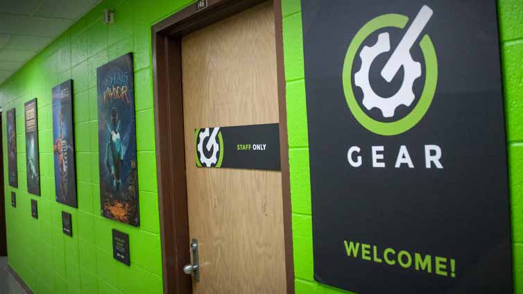 Gear Learning Office Wall Image